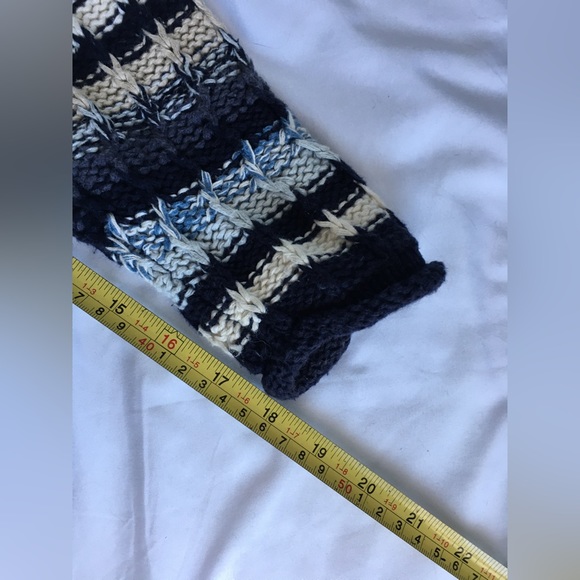 90’s The Limited navy/blue/white/tan knit sweater with button accent. - Picture 7 of 8